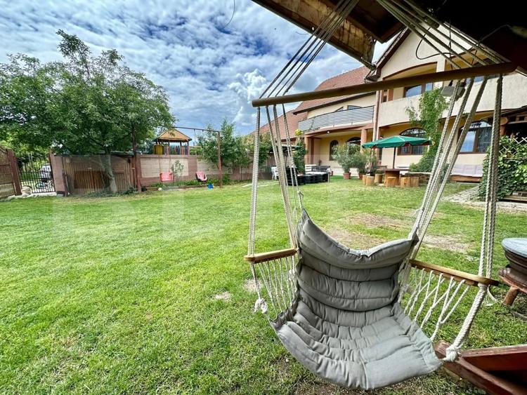 Duplex cu 5 camere cu Canalizare în Micești