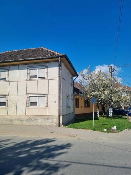 Casă cu 4 camere în Central