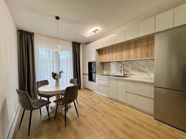 Apartament cu 3 camere semidecomandat, mobilat în Iris