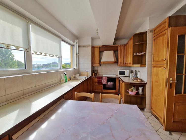 Apartament cu 3 camere decomandat, mobilat în Aviatorilor
