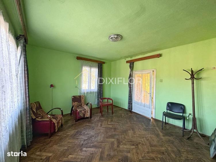 Casă cu 4 camere cu Teren 1978 Mp în Acățari