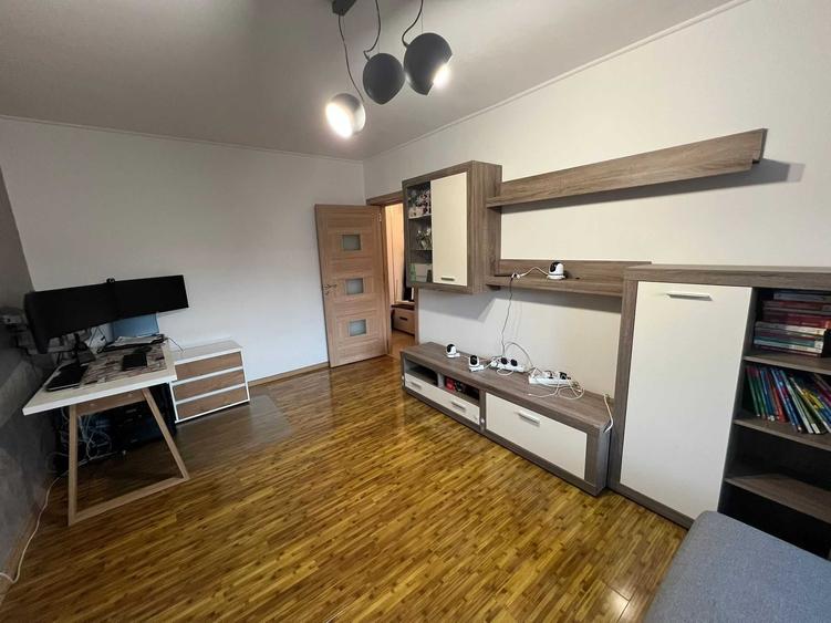 Apartament cu 3 camere decomandat în Pantelimon