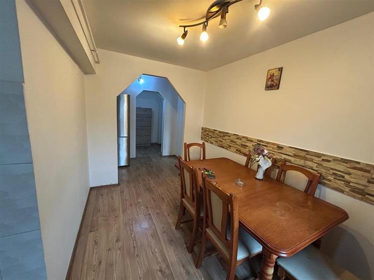 Apartament cu 2 camere decomandat, mobilat în Central