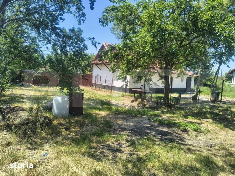 Casă cu 3 camere cu Teren 1500 Mp în Central