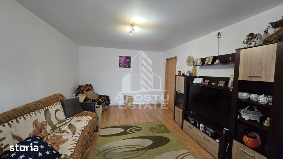 Apartament cu 4 camere semidecomandat, mobilat în Aradului