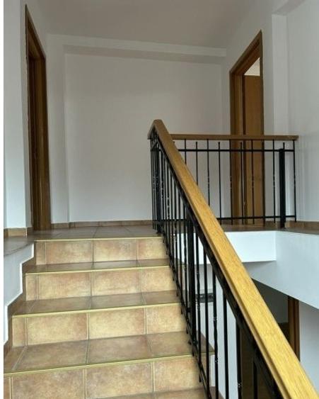 Casă individuală cu 5 camere cu Teren 250 Mp în Tei