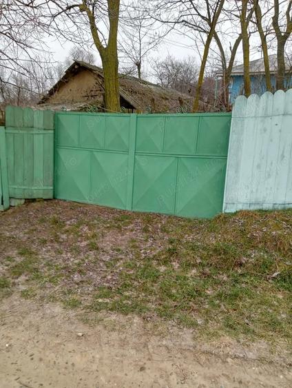 Casă cu 2 camere cu Teren 1000 Mp în Central