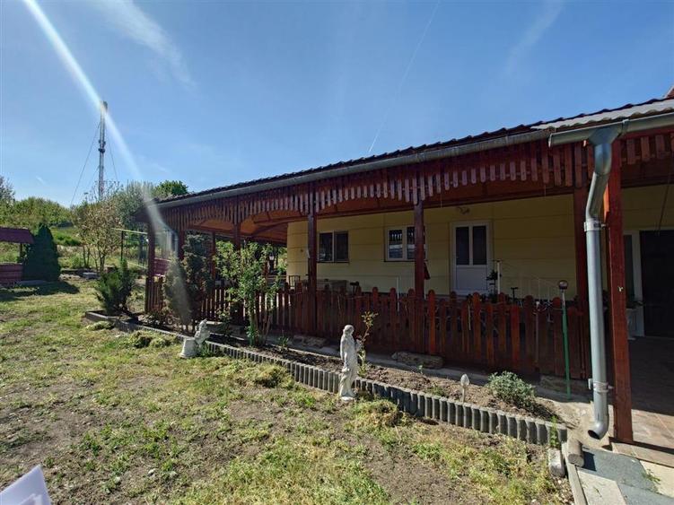 Casă individuală cu 9 camere cu Teren 2339 Mp în Exterior Nord