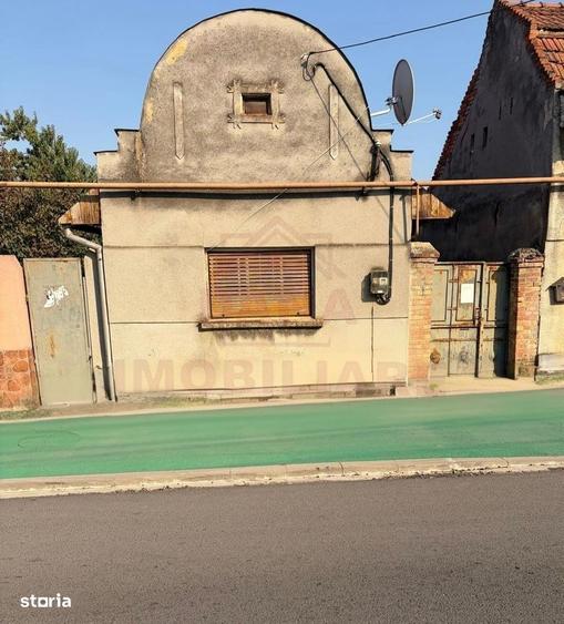 Casă cu 4 camere cu Canalizare în Central