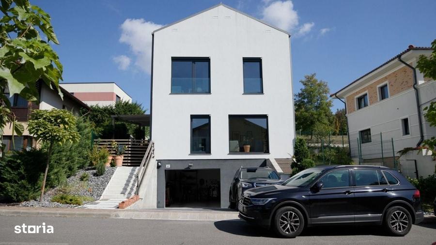 Casă cu 4 camere în Central