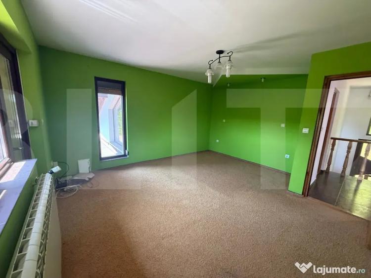 Casă cu 5 camere cu Teren 2248 Mp în Curtești