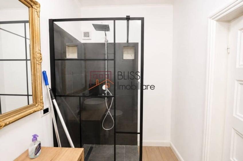 Apartament cu 3 camere semidecomandat în Victoriei