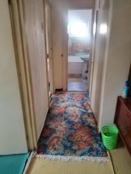 Apartament cu 3 camere semidecomandat în Micro 14