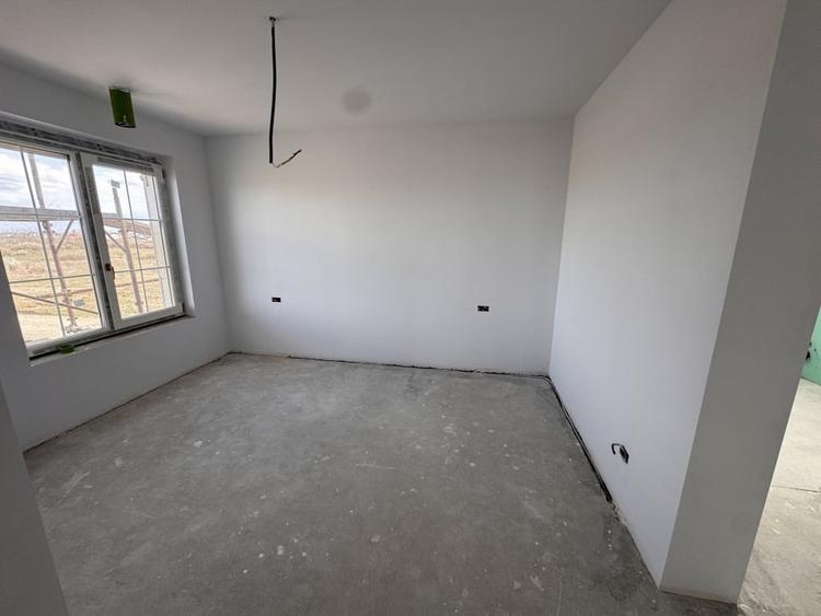 Casă individuală cu 5 camere cu Piscina în Moșnița Nouă