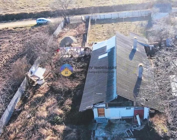 Casă cu 2 camere cu Teren 2040 Mp în Unghi