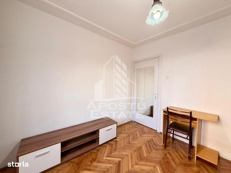 Apartament cu 3 camere, mobilat în Complex Studențesc