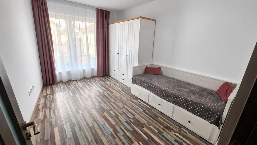 Apartament cu 3 camere decomandat, mobilat în Exterior Sud