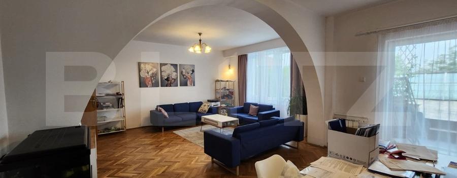 Casă individuală cu 12 camere cu Piscina în Platou