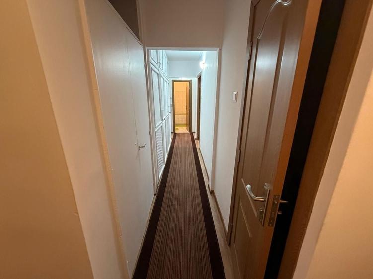 Apartament cu 3 camere decomandat în Lenin
