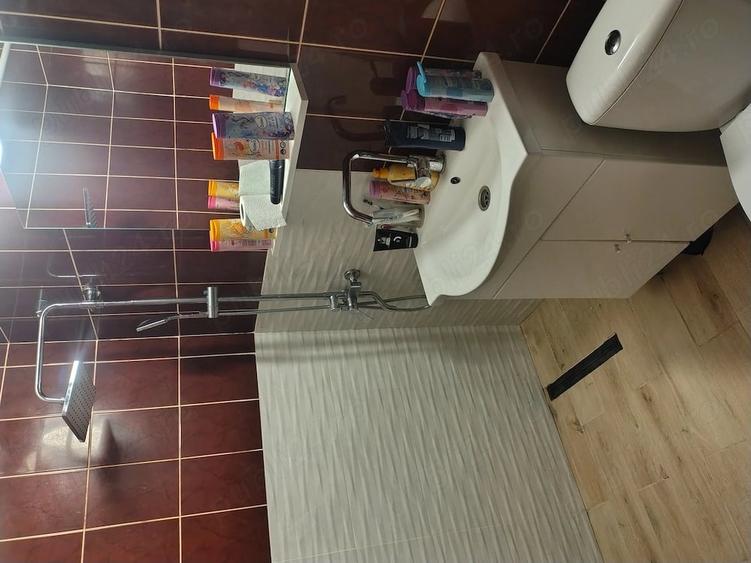 Apartament cu 3 camere decomandat în Săsar