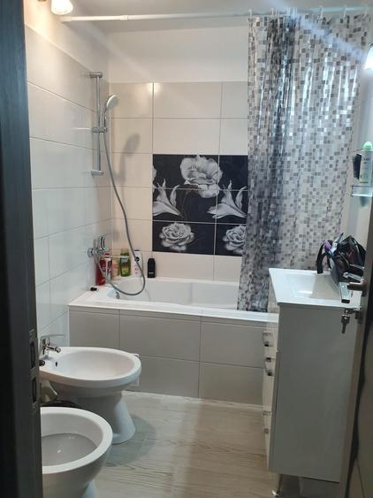 Apartament cu 4 camere decomandat, mobilat în Mărășești