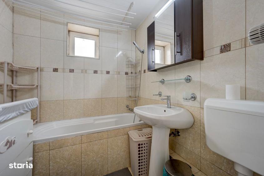 Apartament cu 3 camere semidecomandat, mobilat în Apărătorii Patriei