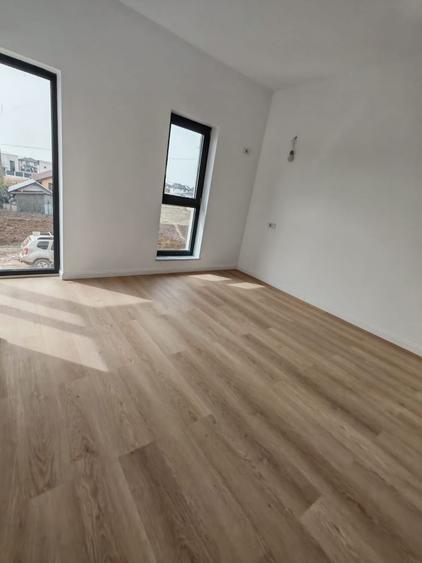 Casă individuală cu 5 camere cu Canalizare în Berceni