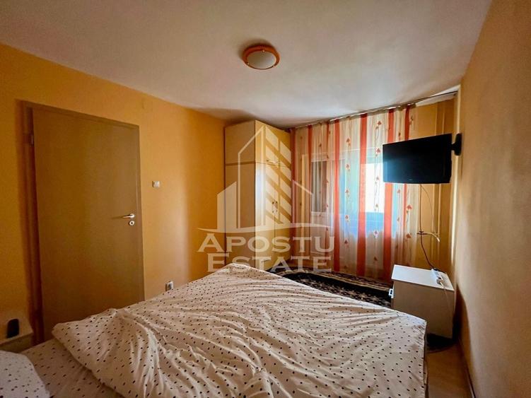 Apartament cu 3 camere decomandat, mobilat în Aradului