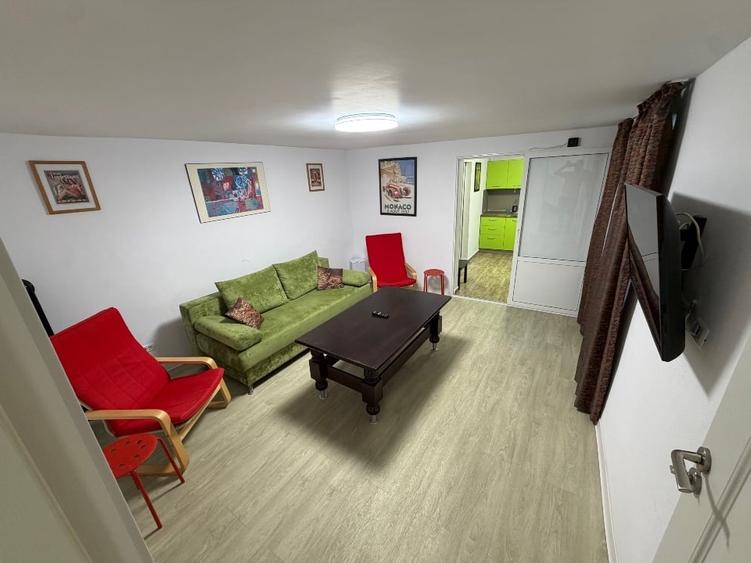 Apartament cu 3 camere semidecomandat, mobilat în Centrul Istoric