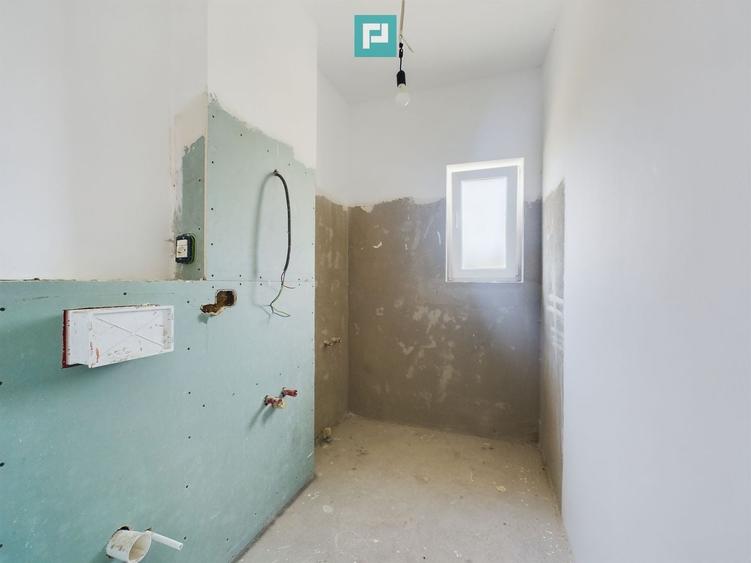 Apartament cu 3 camere semidecomandat în Torontalului