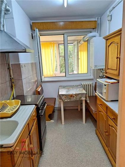 Apartament cu 2 camere semidecomandat în 7 Noiembrie