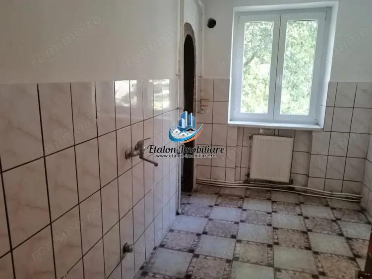 Apartament cu 3 camere decomandat în Calea Romanului
