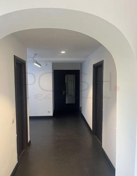 Casă individuală cu 7 camere cu Canalizare în Floreasca