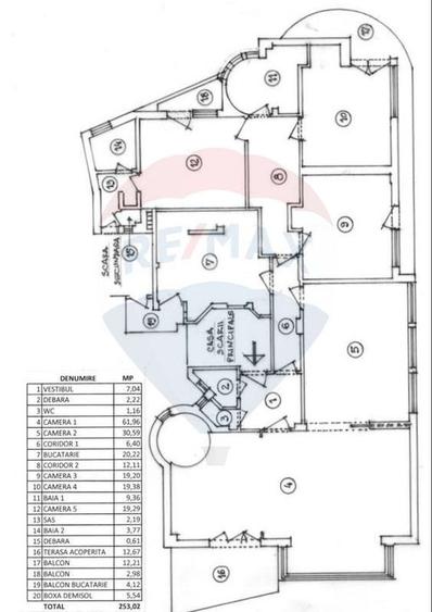 Apartament cu 5 camere decomandat, mobilat în P-ța Romană