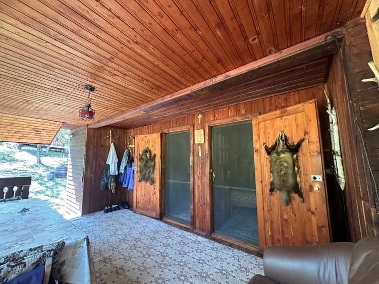 Casă individuală cu 2 camere cu Teren 3400 Mp în Central