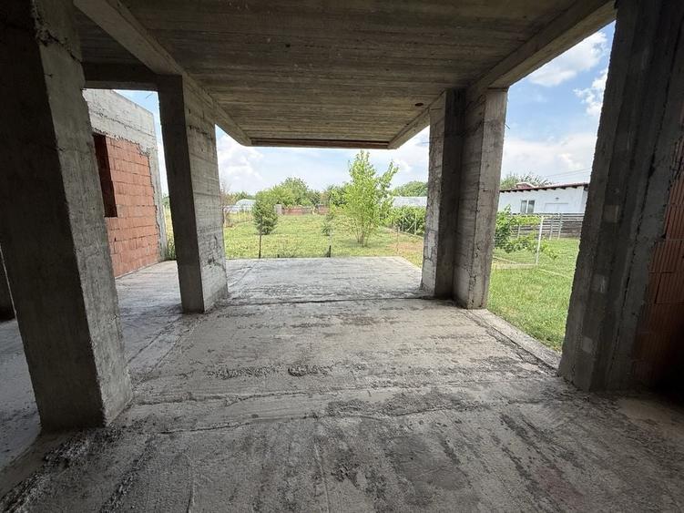 Casă cu 4 camere în Peciu Nou
