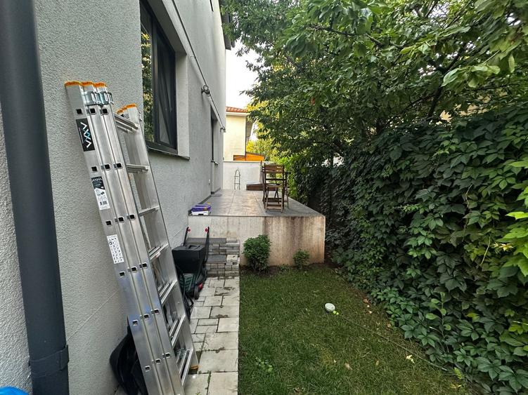 Casă individuală cu 5 camere cu Canalizare în Dobroești