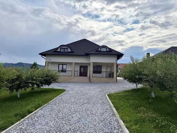 Casă cu 4 camere în Central
