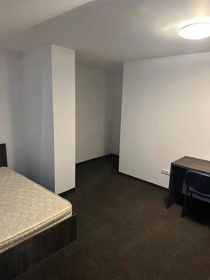 Apartament cu 4 camere decomandat în Cornișa