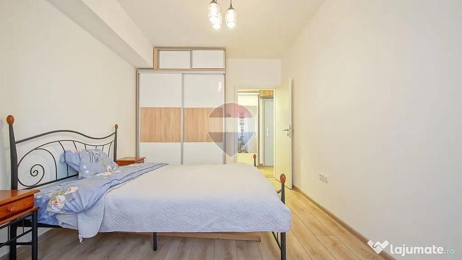 Apartament cu 3 camere decomandat în Tractorul