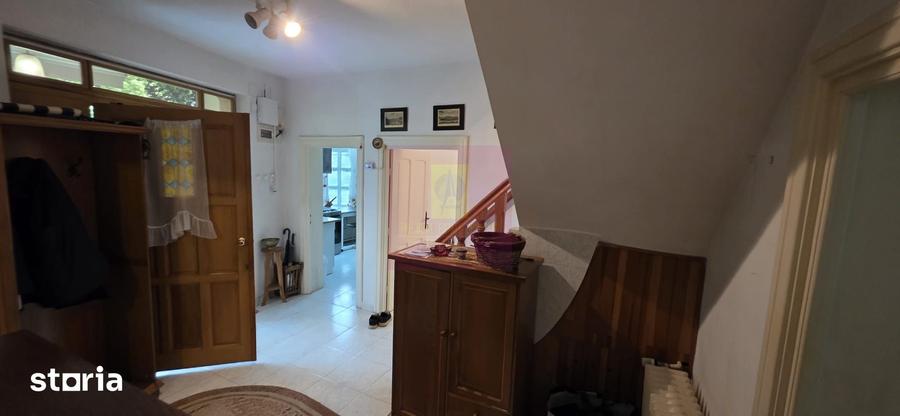 Casă cu 6 camere cu Teren 5116 Mp în Cornu