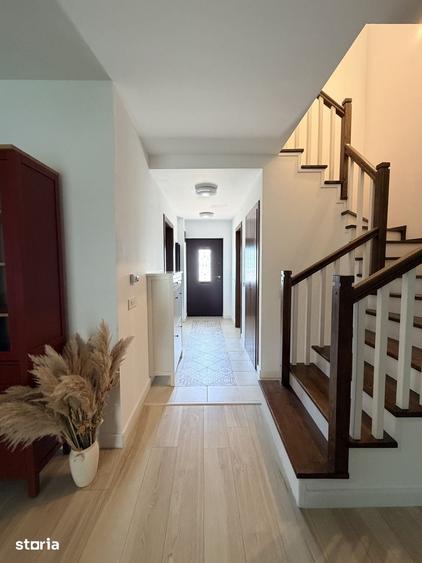 Casă cu 4 camere cu Teren 266 Mp în Tunari