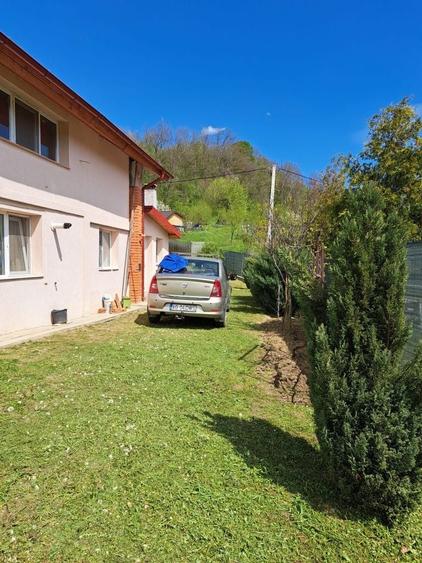 Casă cu 4 camere în Valea Popii