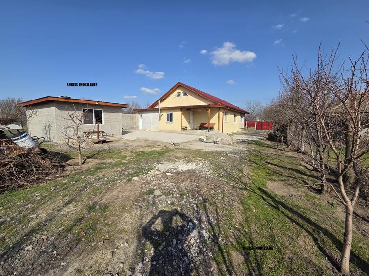 Casă cu 3 camere cu Teren 1259 Mp în Mihail Kogălniceanu