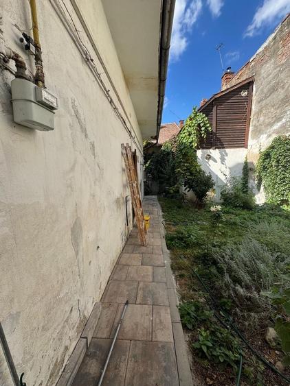 Casă individuală cu 3 camere cu Canalizare în Ultracentral