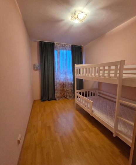 Apartament cu 3 camere semidecomandat în Drumul Taberei