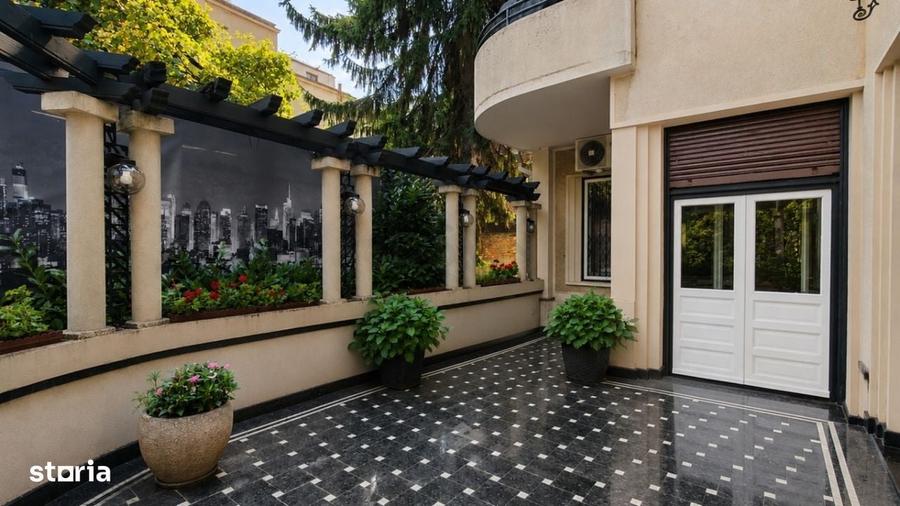 Apartament cu 4 camere semidecomandat în Dorobanți