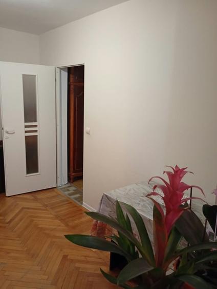 Apartament cu 2 camere semidecomandat în Micro 17