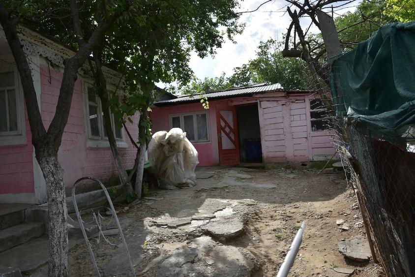 Casă cu Teren 1750 Mp în Costache Negri