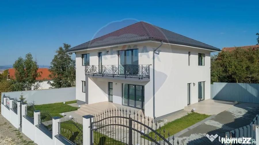 Casă cu 5 camere cu Teren 400 Mp în Bunloc